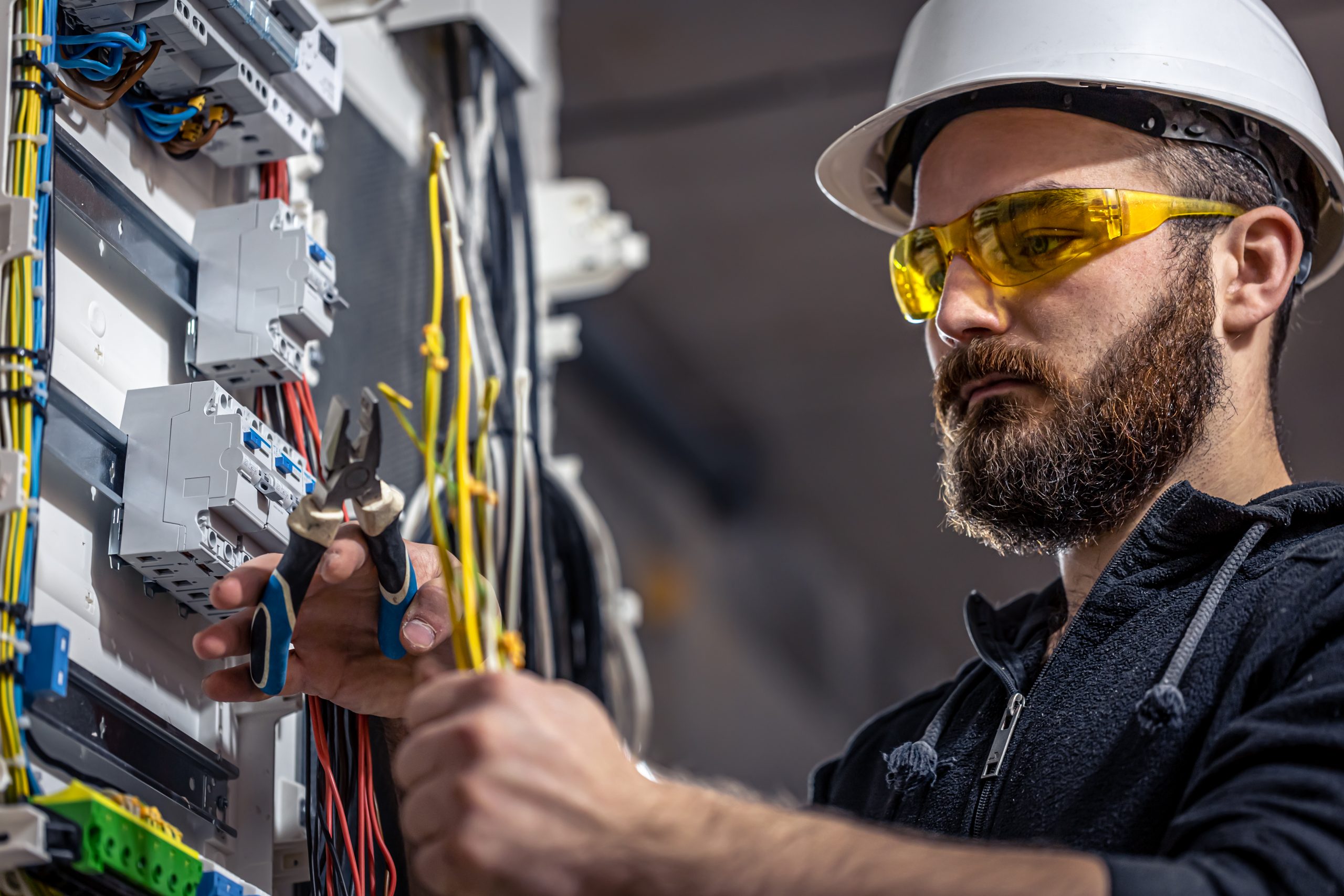 How To Set Up An Electrical Services Business in the UAE