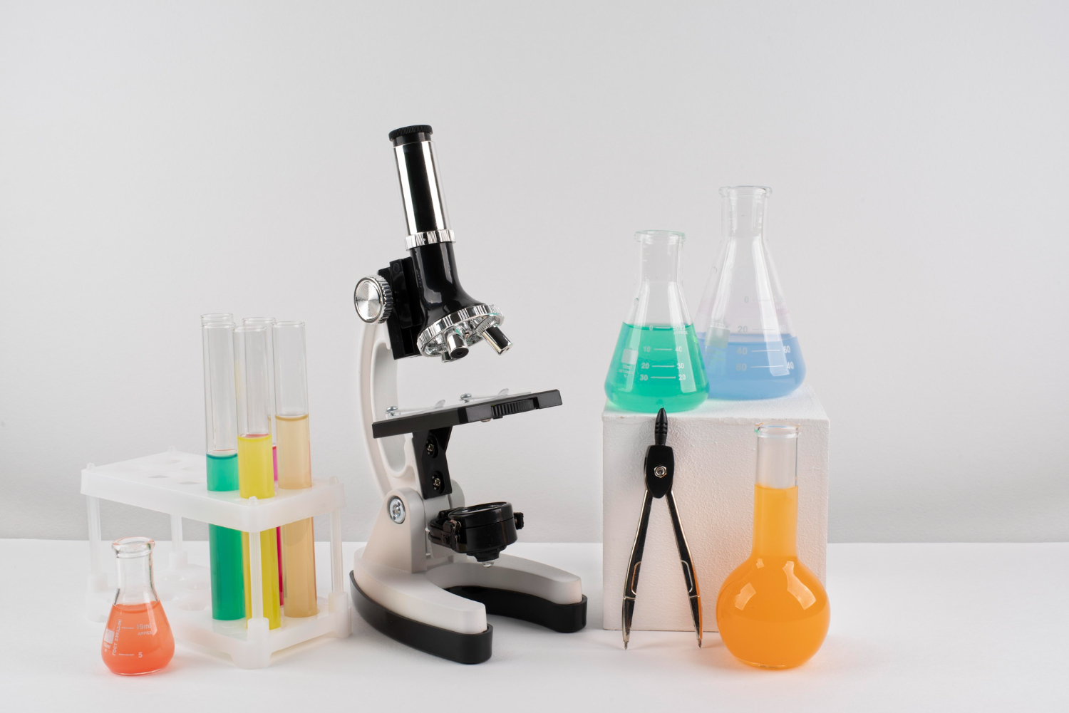 How to Set up a Laboratory and Factory Tools and Outfit Trading Wholesale Business in the UAE