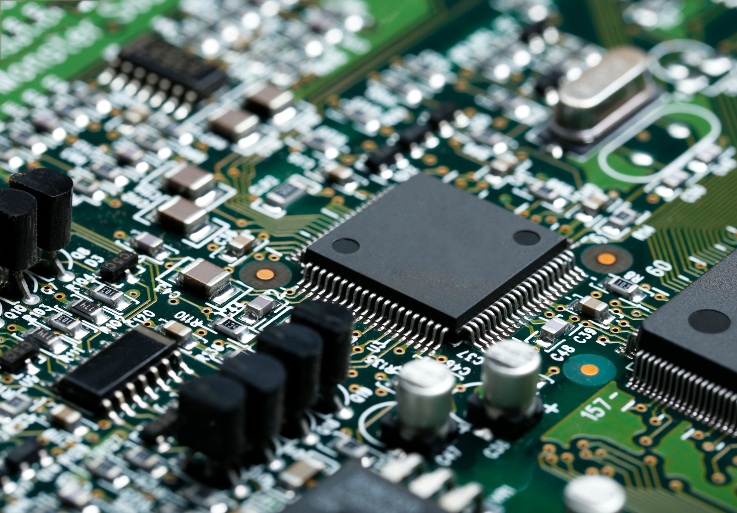 How to Set Up an Electronic Components Manufacturing Business in the UAE